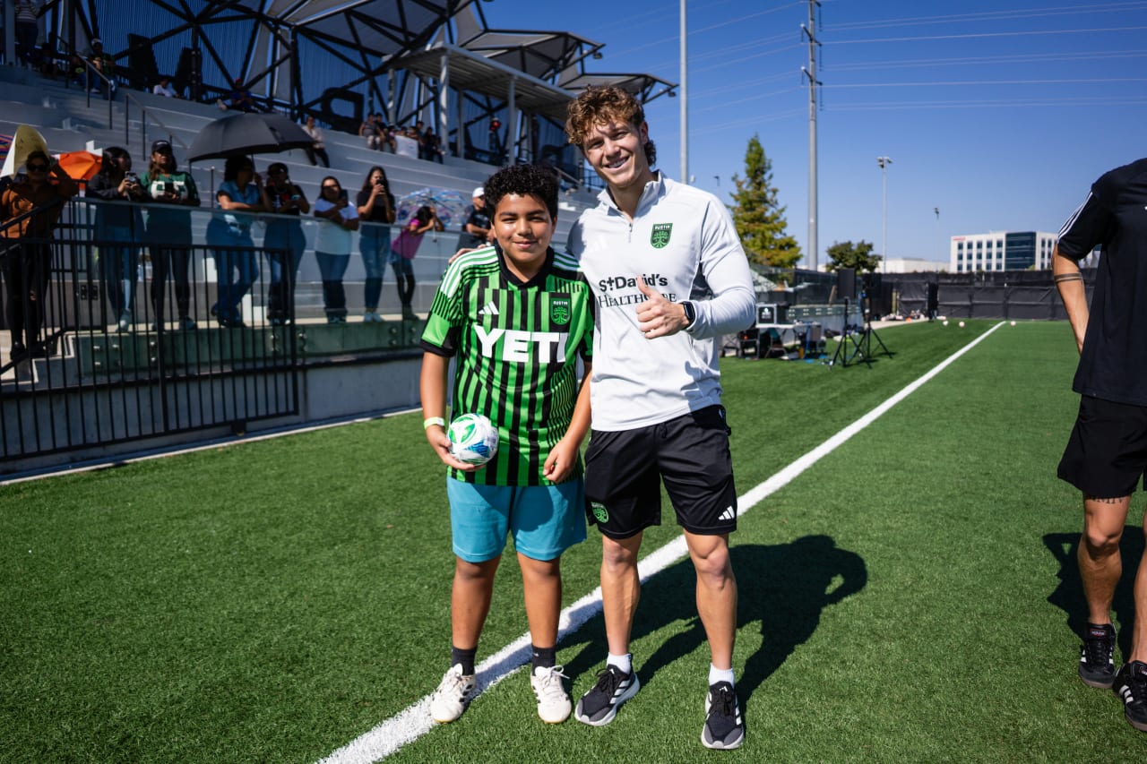 ATXFC_20251116_VLEndofYear_NG100570